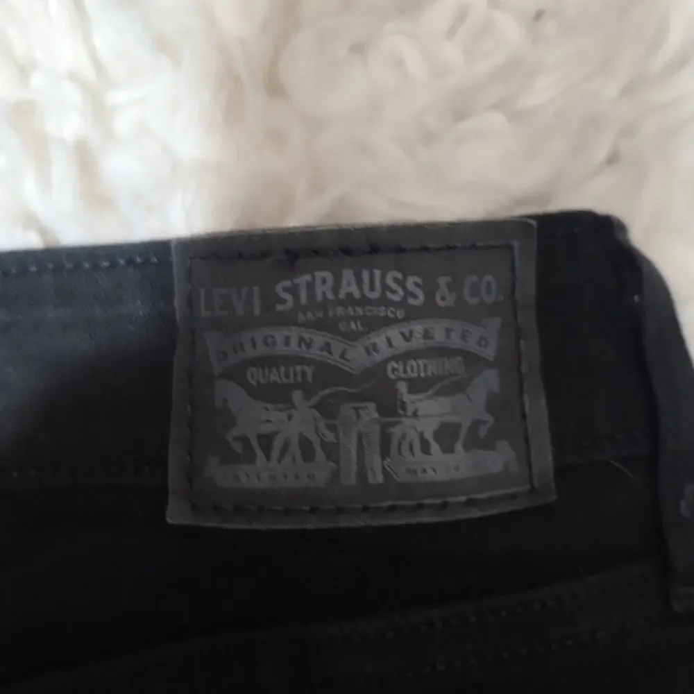 Levi 711 Mid Rise Skinny Jeans Womens Size 28/28 Black